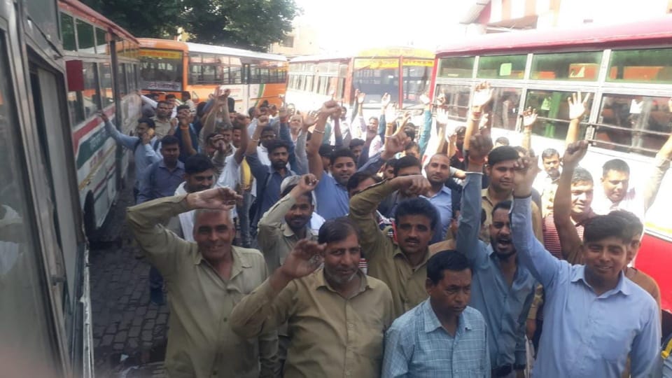 Hapur clash between lawyer and roadways staff protesting staff against police bias action