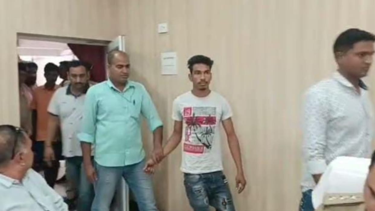 raigarh police arrested gang that cheated by creating fake website from Jamtara