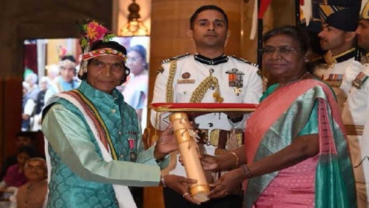 President honored Domar Singh Kunwar with Padma Shri