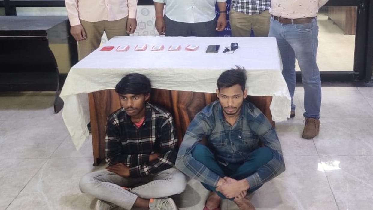 Employees used to make obscene videos of guests in Oyo Hotel delhi police caught three