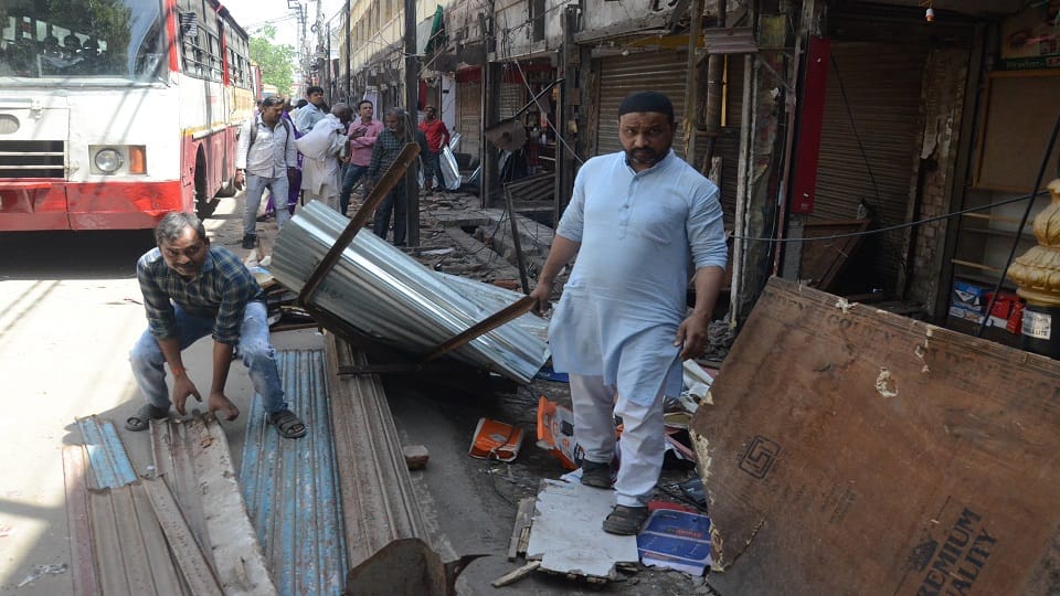 Illegal construction demolished by bulldozer in Bareilly