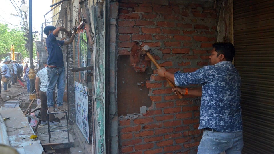 Illegal construction demolished by bulldozer in Bareilly