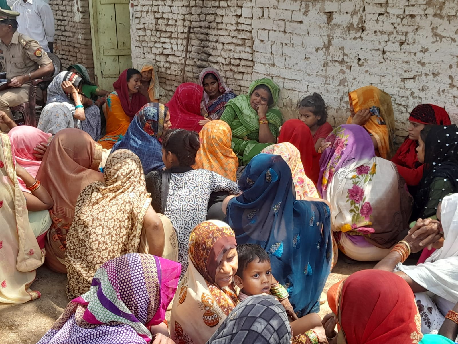 Case of father and daughter consuming poison in Kanpur, father said you have to stay alive