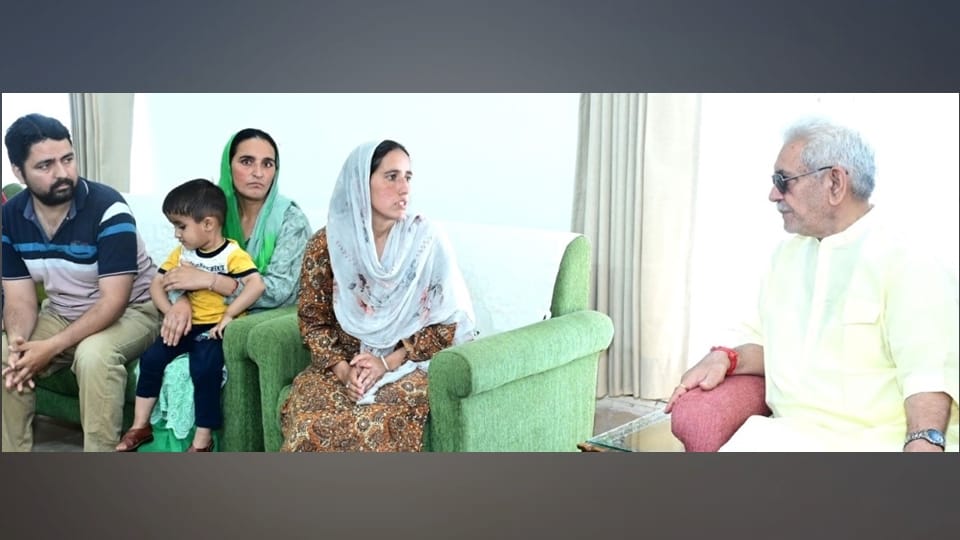 lg manoj sinha meets family members of kashmiri pandit Sanjay Sharma killed by terrorists