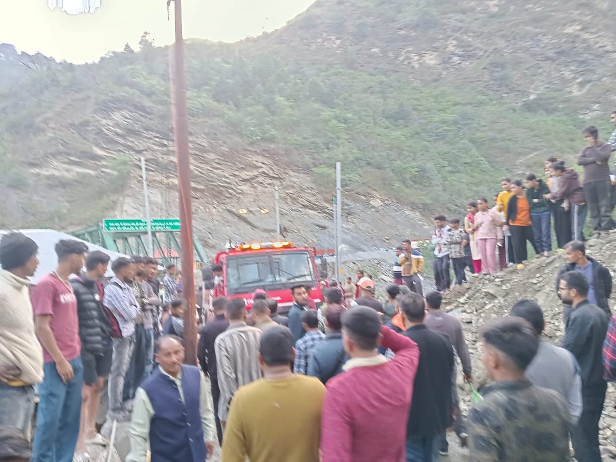 Dehradun Vikasnagar News: water empty during extinguish fire in House