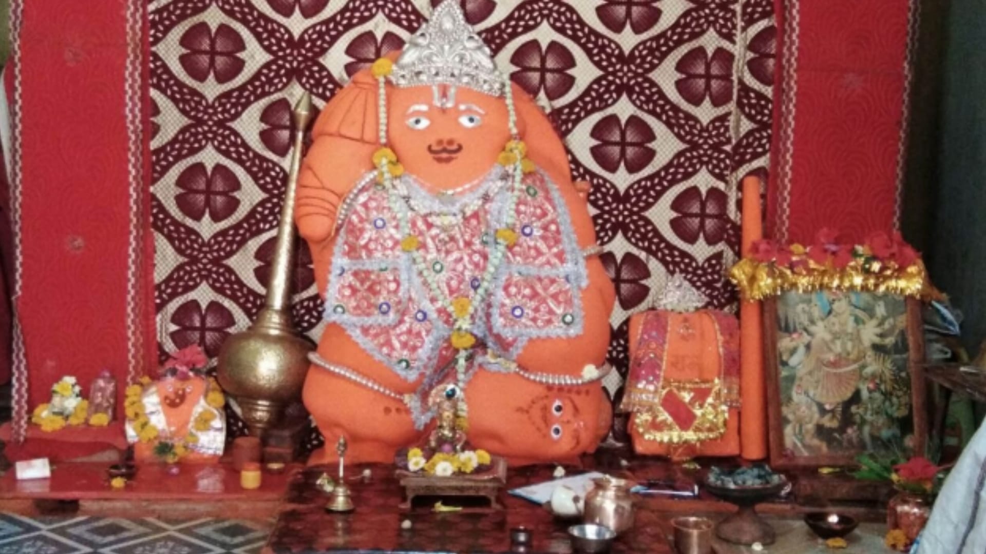 ancient temples of Hanuman ji in Sehore, miraculous statues found somewhere in the river