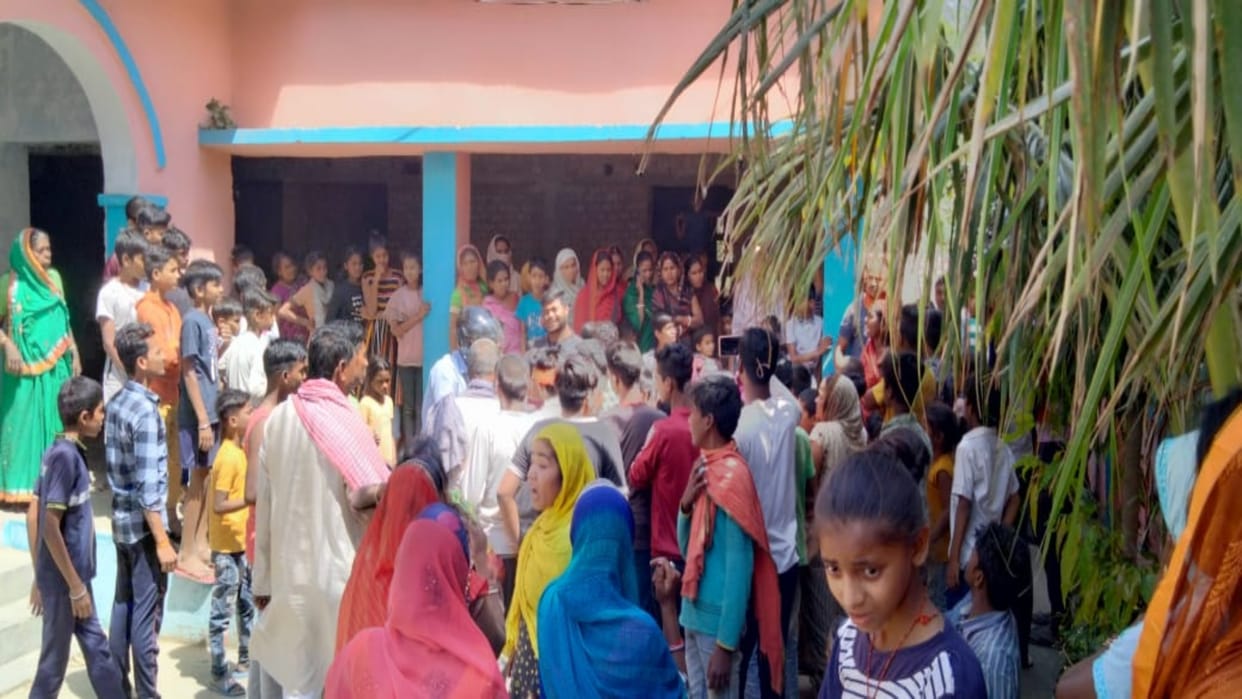 Khagaria News Worm found in MDM more than 12 children hospitalized condition of three critical
