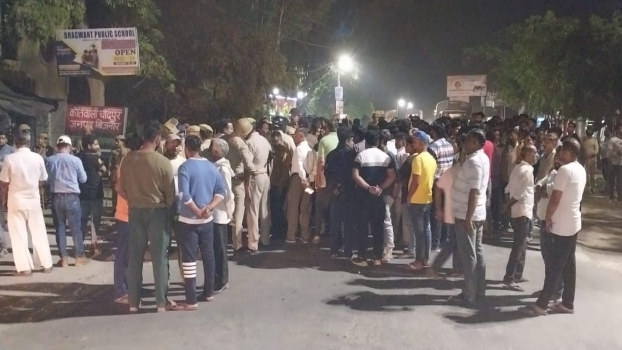 UP: A young man was killed in a transaction dispute and family members have created ruckus and blocked road