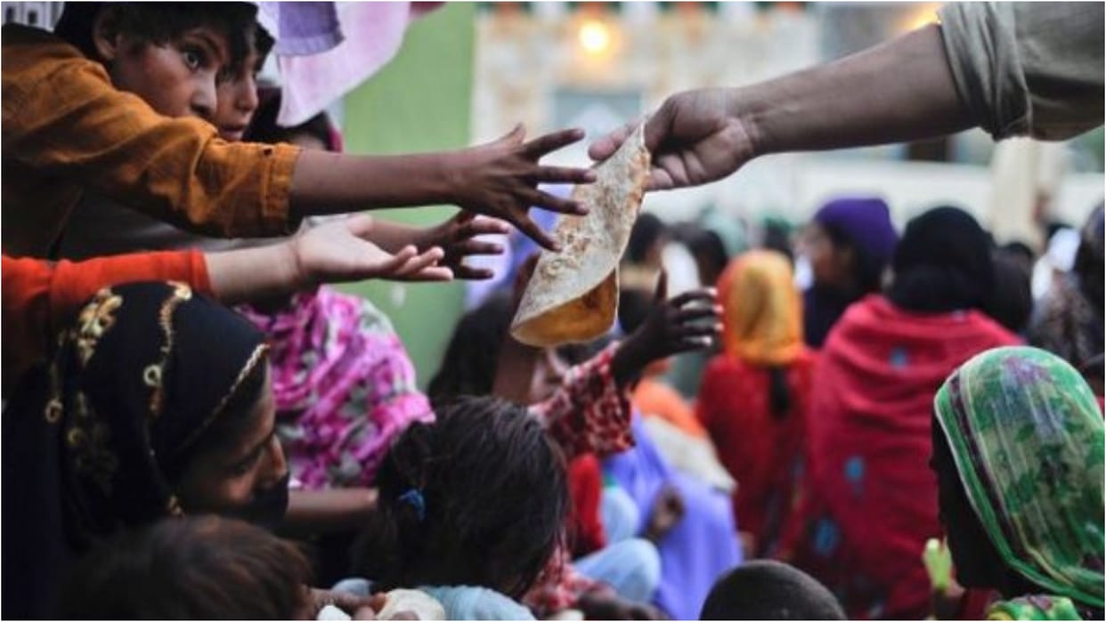 Pakistan villagers allege fraud in distribution of free flour