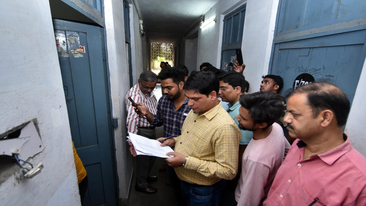 Allahabad University: vacated 20 rooms in Tarachand hostel, 15 allotted on the spot