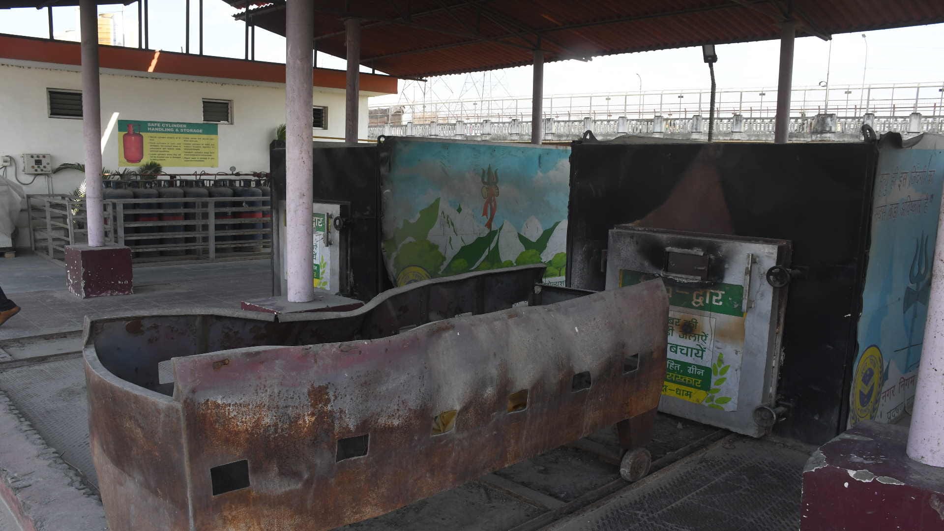gasifier crematorium built at Rajghat is not working for six months in Gorakhpur