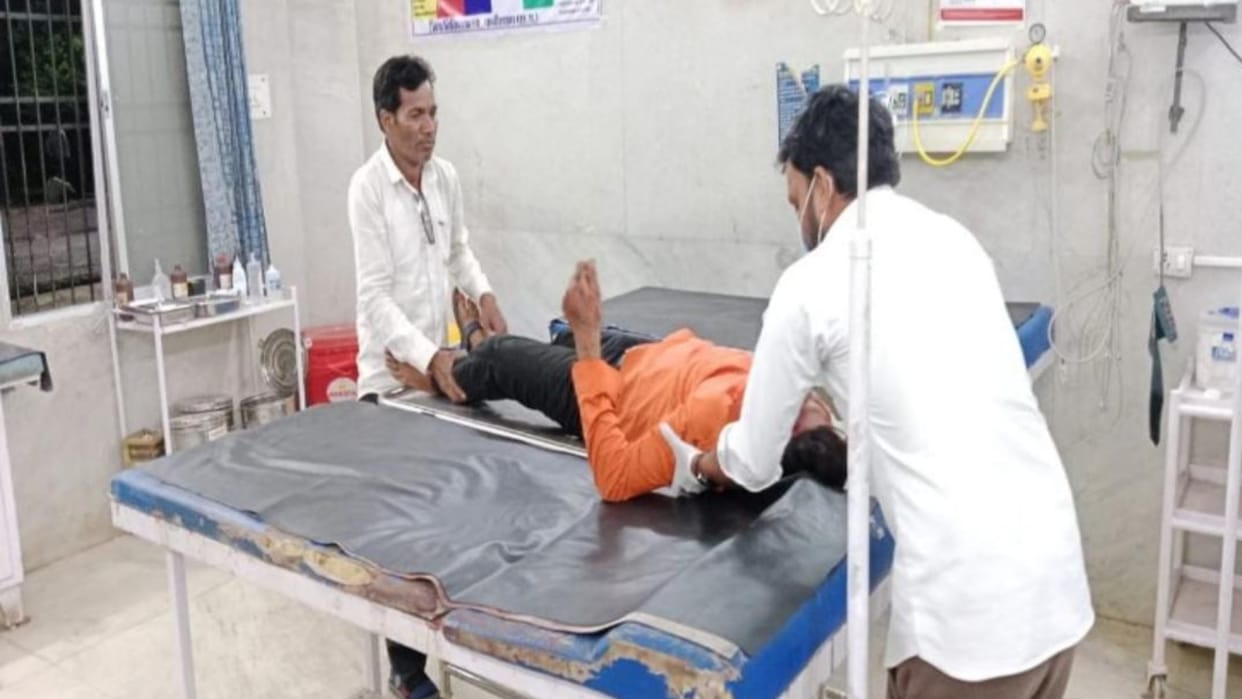 road accident in chhattisgarh; two friends died after bike collided with truck in Kabirdham