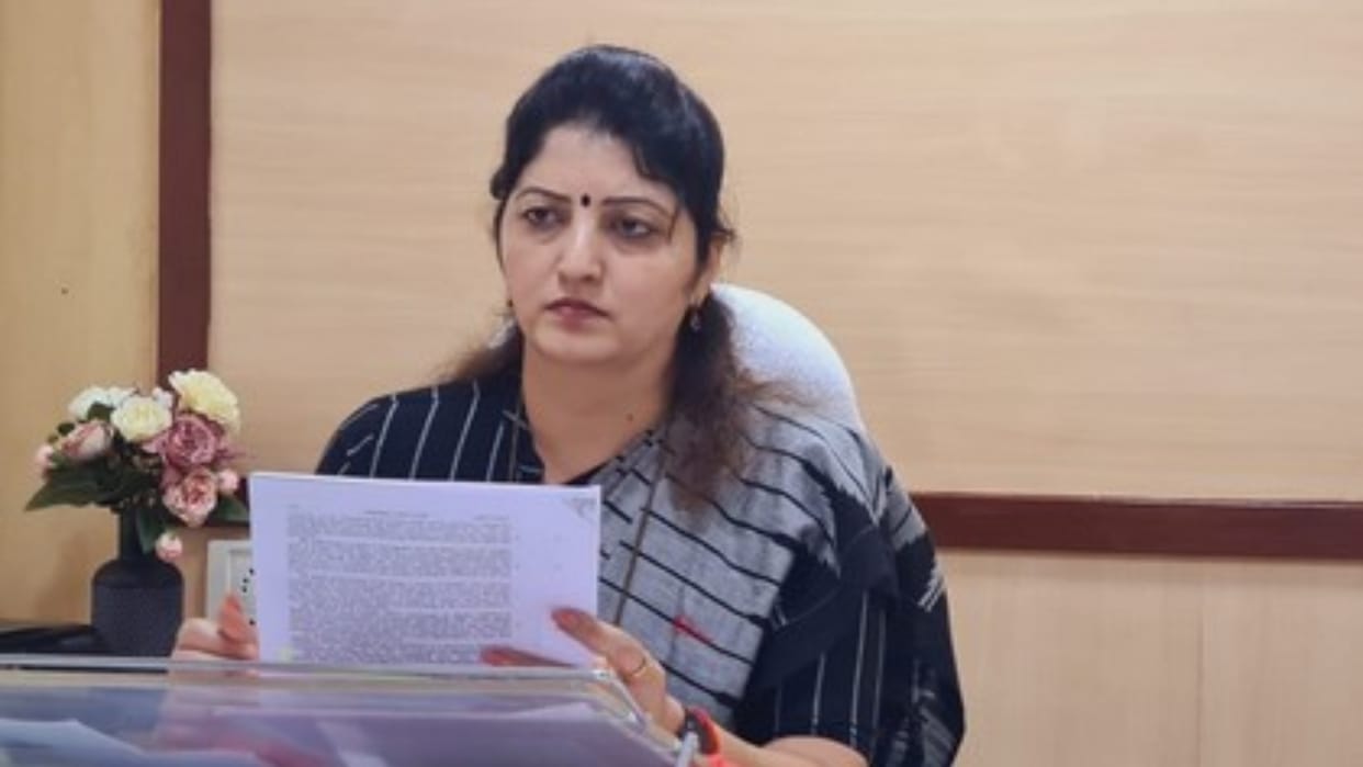 Maharashtra updates womens panel asks Thane police conduct fresh probe submit report attack Sena UBT member