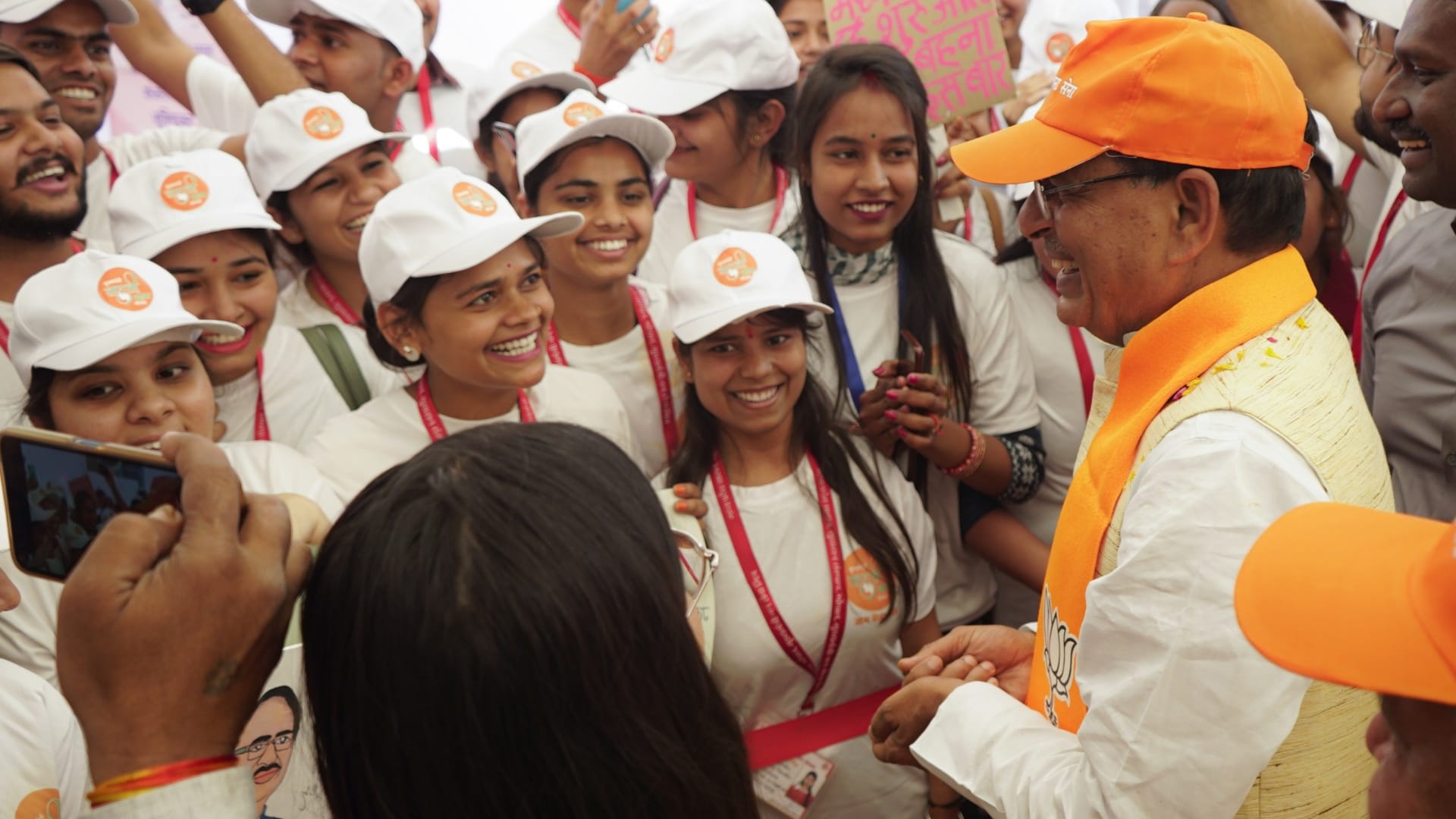 Shivraj Mama showed a different style in Morena, sang a song, made an emotional appeal - support your brother