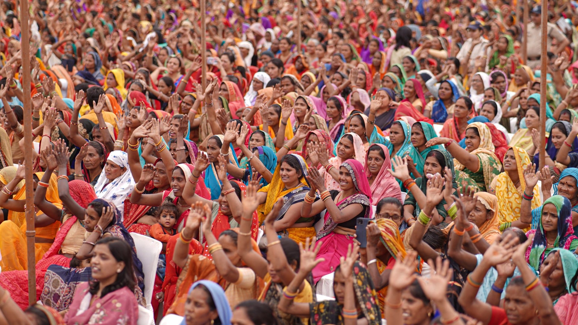 Shivraj Mama showed a different style in Morena, sang a song, made an emotional appeal - support your brother