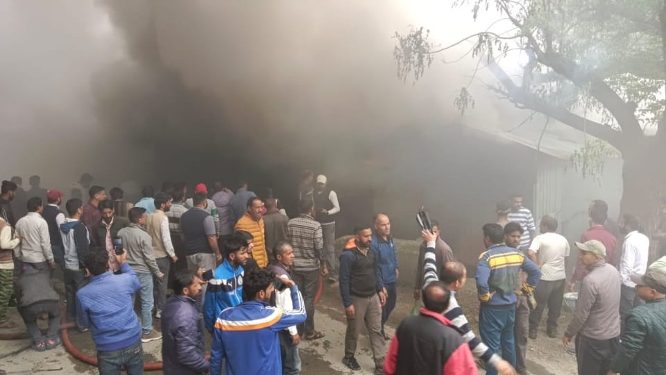 Tyuni Agnikand Three children Half Burnt Dead Bodies Found Parents Crying Badly Dehradun Uttarakhand