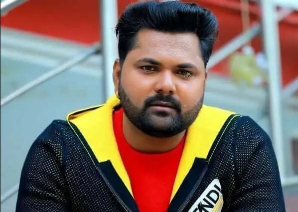 Akanksha Dubey Non bailable warrant issued against Bhojpuri singer Samar Singh
