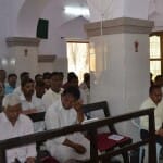 गुड फ्राई डे पर अलीगढ़ रोड स्थित सेंट मार्क्स चर्च में होती प्रार्थना सभा