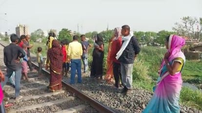 Bihar Accident:बेगूसराय में मालगाड़ी ट्रेन की चपेट में आया एक युवक, कटने से हुई  मौत, परिजन बेहाल - A Young Man Died After Being Hit By A Goods Train In  Begusarai -