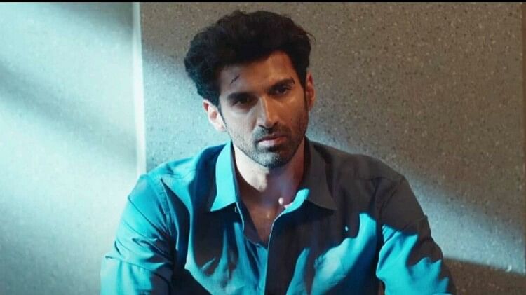 Gumraah Movie Review: Hindi cinema again got involved in the cycle of remakes, this movie 'Gumrah' is based on the story of 'Thadam'. 2 Misguided 2023 Movie Review by Pankaj Shukla Vardhan Ketkar Aditya Roy Kapur Mrunal Thakur Thadam Remake