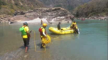 Rishikesh: Rajasthan IAS brothers and delhi travel agent drowned into Ganga