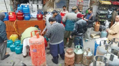 पाकिस्तान में नया संकट: मंत्री बोले-24 घंटे गैस की सप्लाई नहीं कर सकते, उद्योगपतियों ने कहा- सब ठप हो जाएगा 24/7 gas supply not possible, rich people will have to…: Pakistan minister