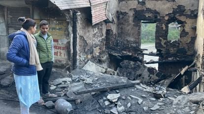 Four children burnt alive due to gas cylinder explosion in the house in Vikas Nagar DM reached for inspection