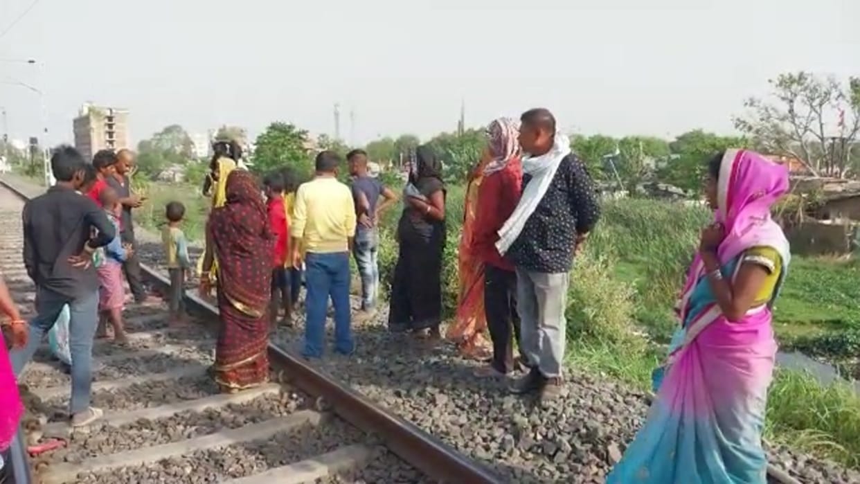 A young man died after being hit by a goods train in Begusarai