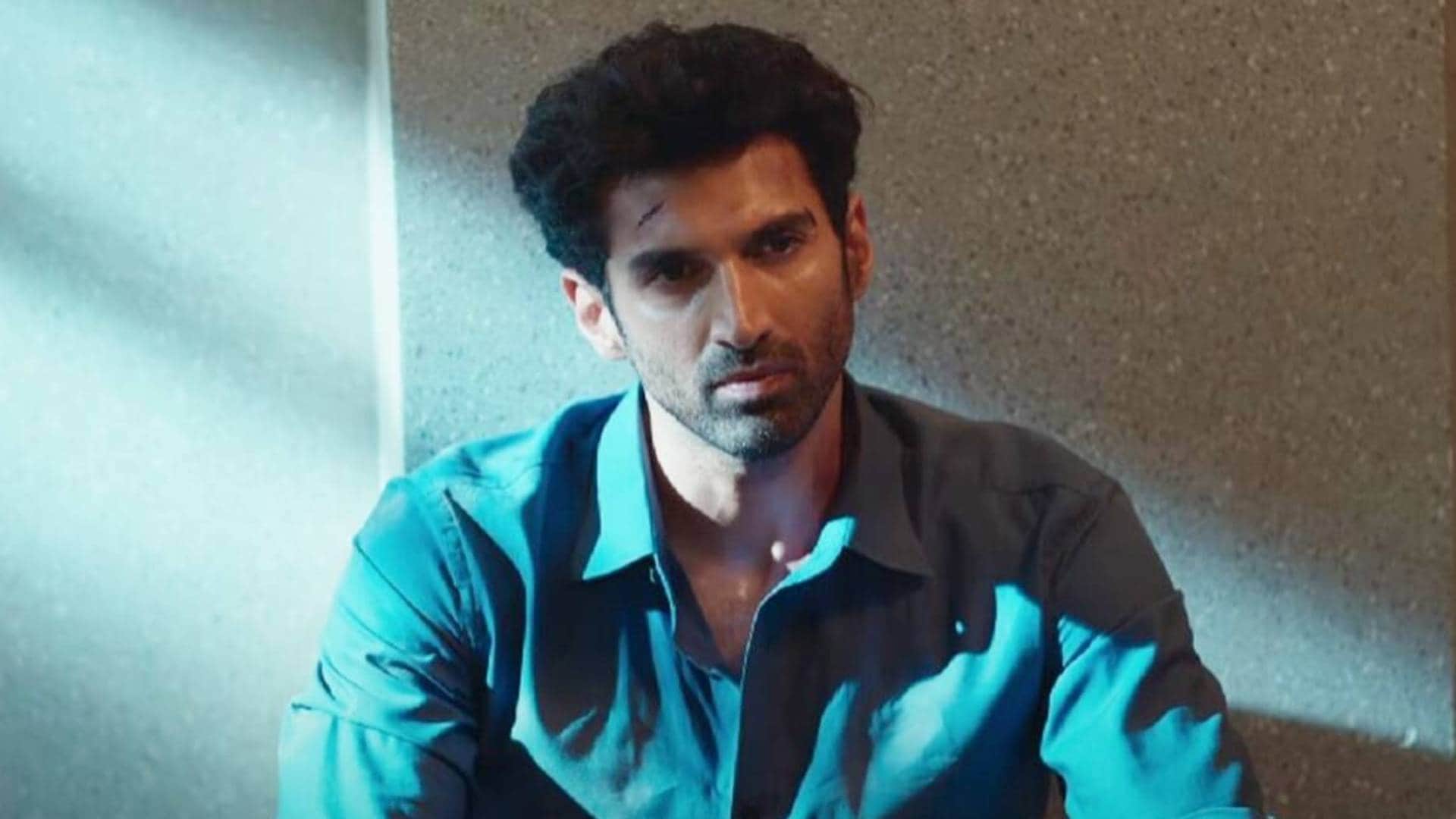 Bollywood Actor Aditya Roy Kapur reveals Anurag Basu gives dialogues just before the shot