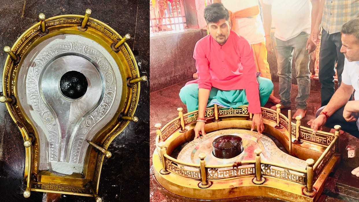 Devotee offered 11 kg silver jaladhari to Angareshwar Mahadev on fulfillment of his wish.