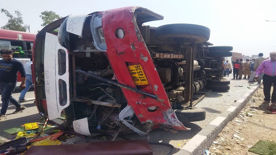 contracted bus of roadways overturned uncontrollably More than half a dozen passengers injured