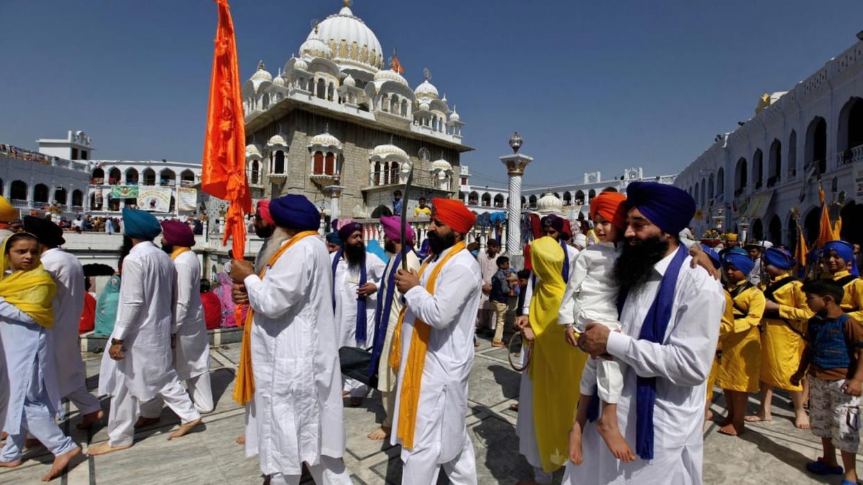 pakistan high commission issued visas for sikh pilgrims on the ocassion of baishakhi