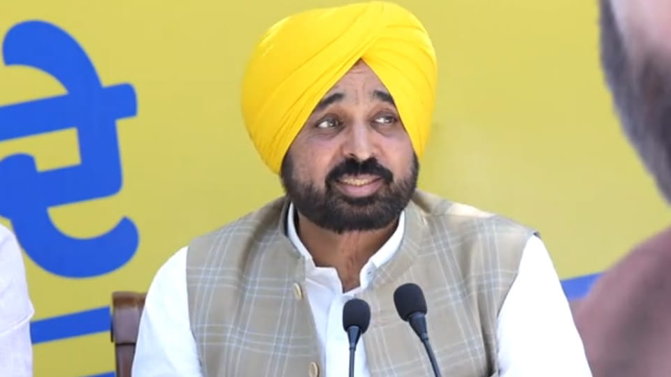 Compensation given for crops damaged due to unseasonal rains and storm in Punjab from Abohar