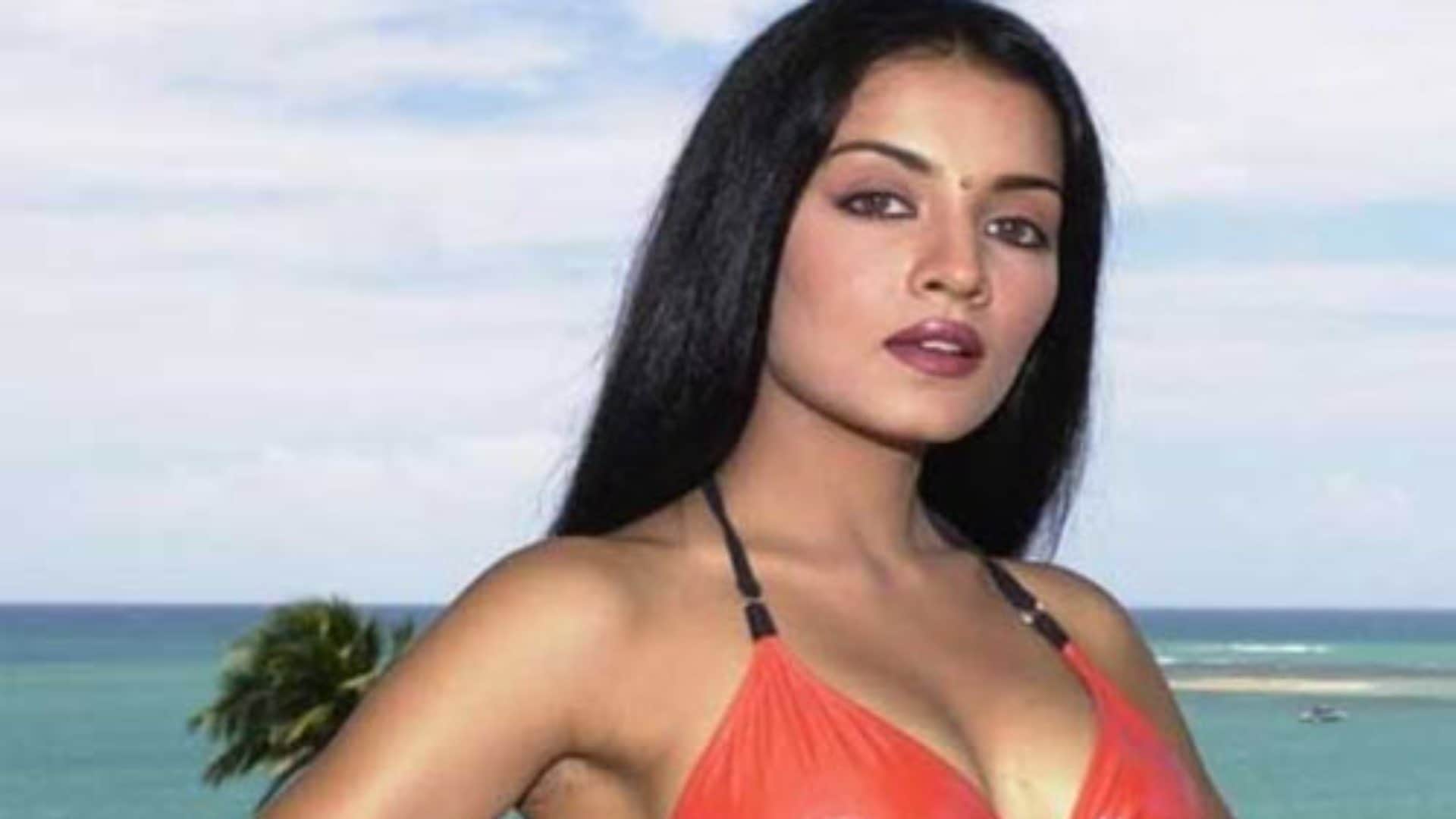 Celina Jaitly Slams twitter user after netizens said that actress slept with fardeen khan and his father Fero