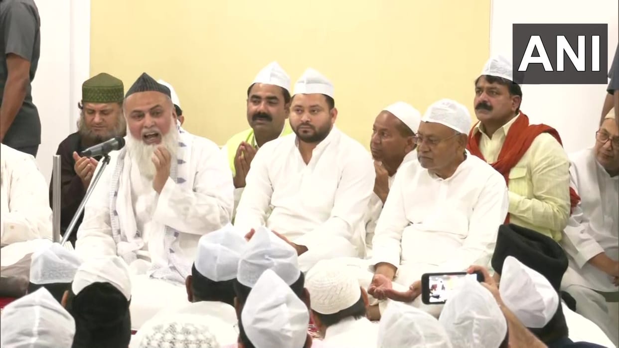 CM Nitish Kumar organized Iftar party at his residence in Patna