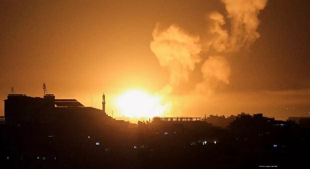 Israel begins airstrikes in Gaza following rocket fire news in hindi