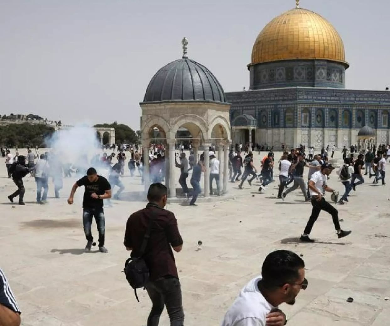 Israeli forces break up worshippers near Al-Aqsa Mosque