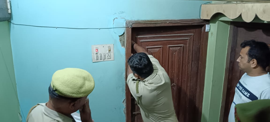 Husband hanged himself after making video call to his wife in mirzapur