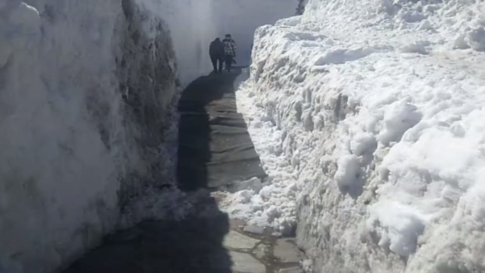Char dham yatra 2023: Pilgrims will go in Kedarnath dham by walked between iceberg see amazing Photos