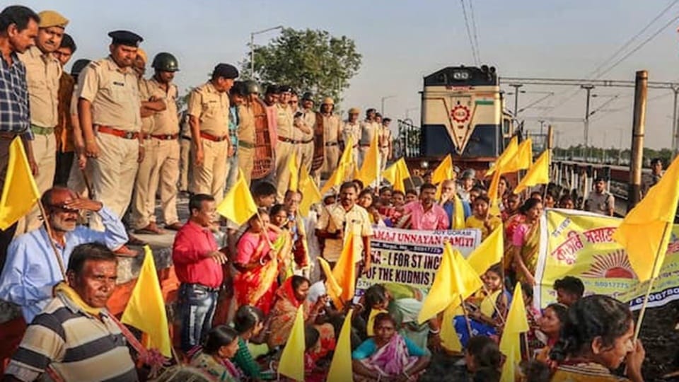 64 trains cancelled as agitation by Kurmi organisations in Bengal continue for third day