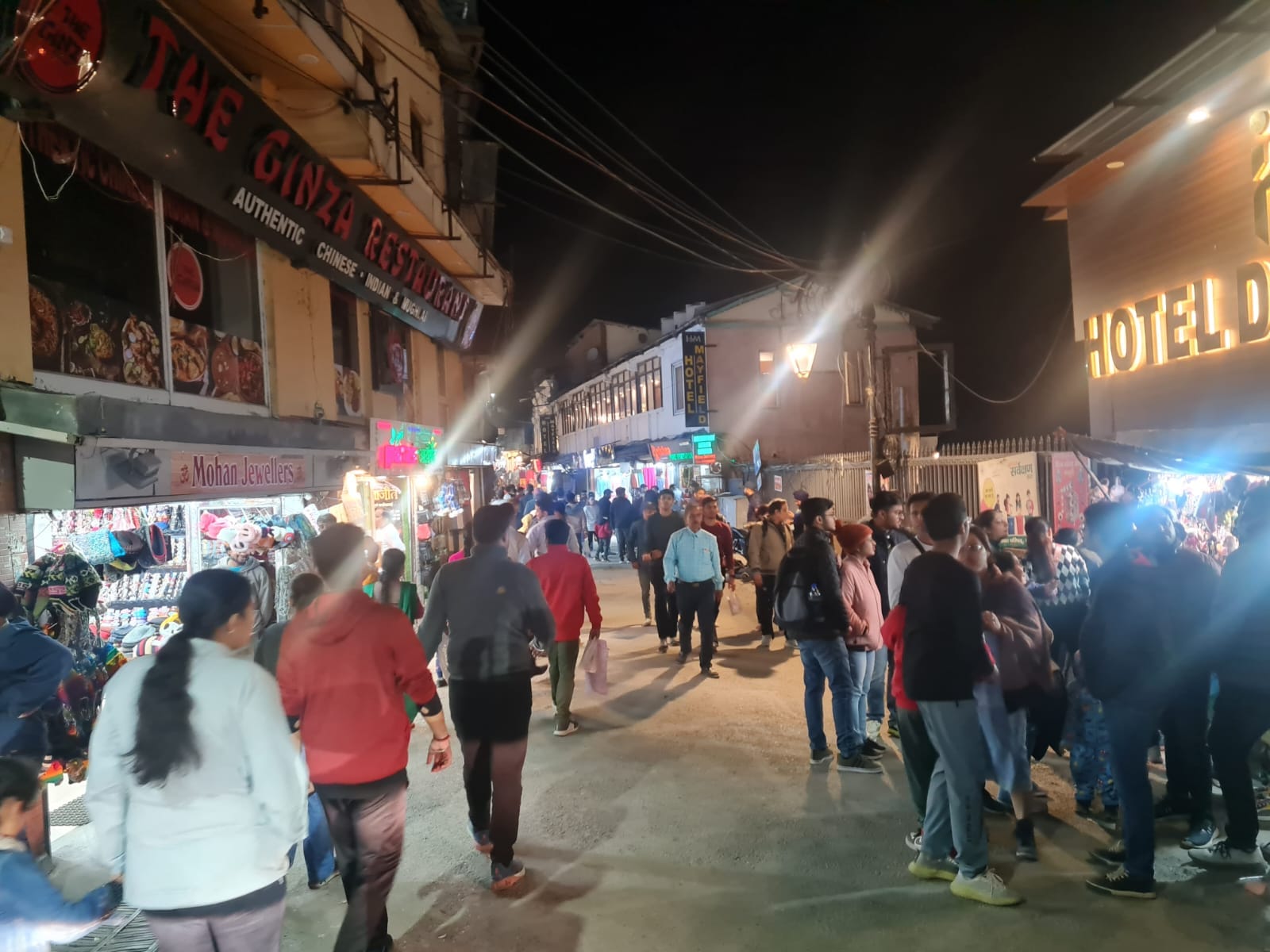 Mussoorie: Tourist Crowd on weekend three kilometer long jam and 80 percent hotels full