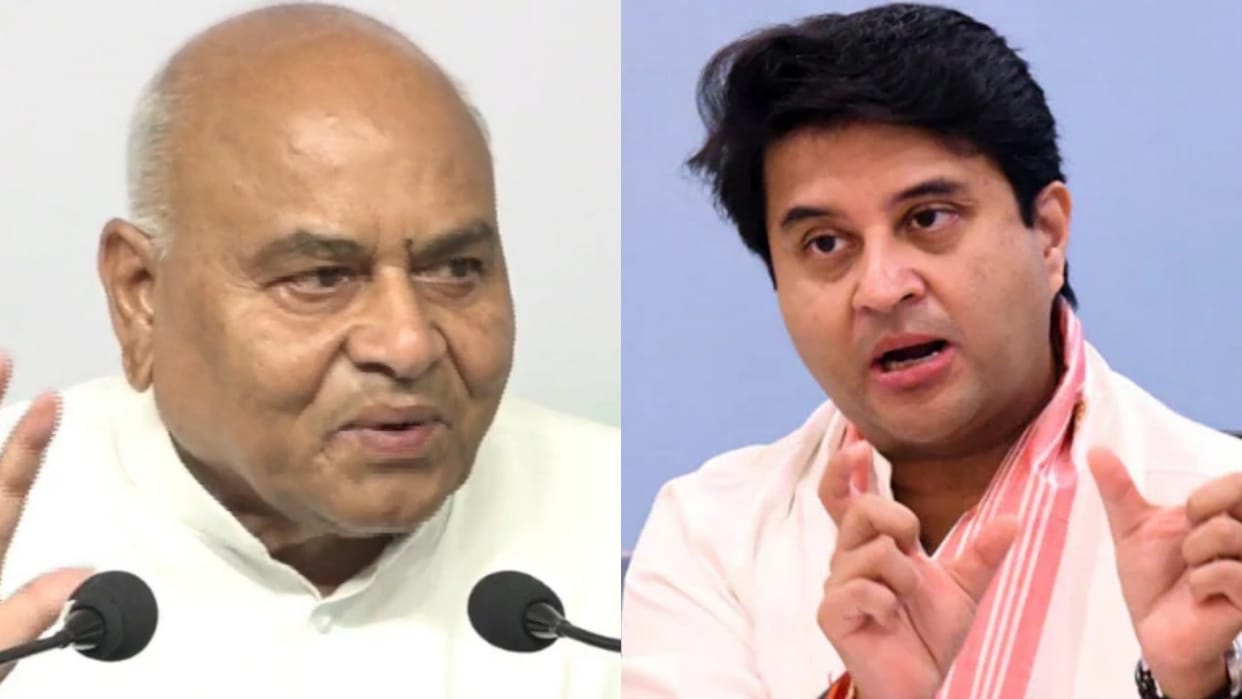 MP Politics Leader of Opposition Dr. Govind Singh was told to Scindia family as a sycophant