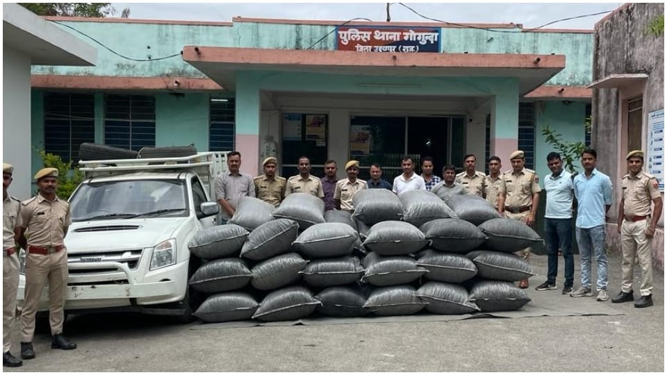 Police caught the Isuzu vehicle that broke the blockade in Udaipur recovered 882 kg of illegal opium powder