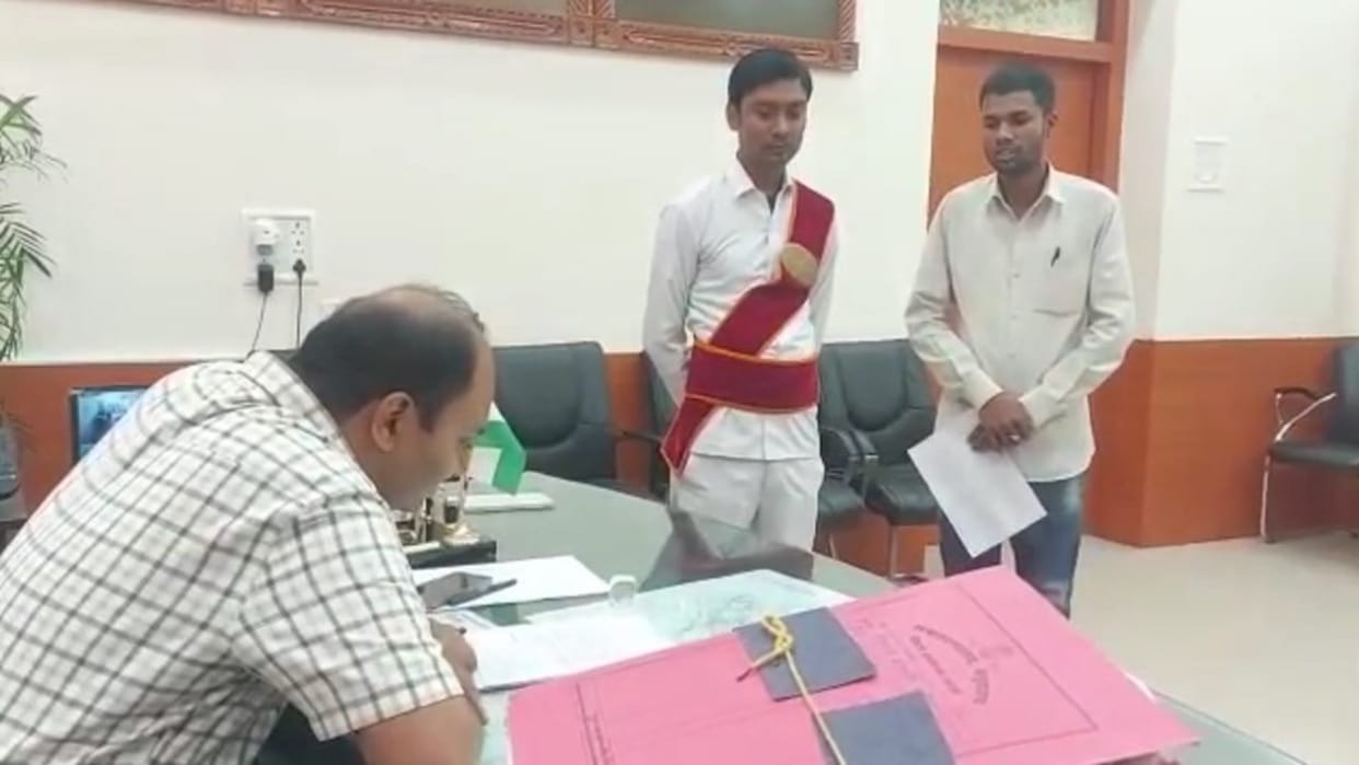 Postal workers in Begusarai sent admit card after the date of examination, DM asked for clarification