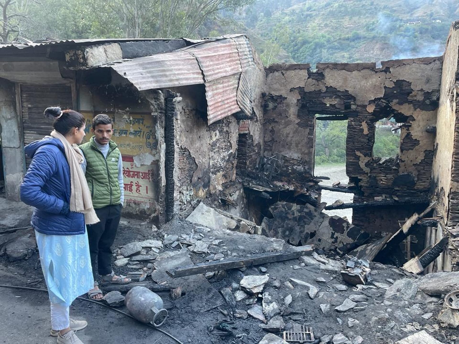 Tyuni Agnikand Three children Half Burnt Dead Bodies Found Parents Crying Badly Dehradun Uttarakhand
