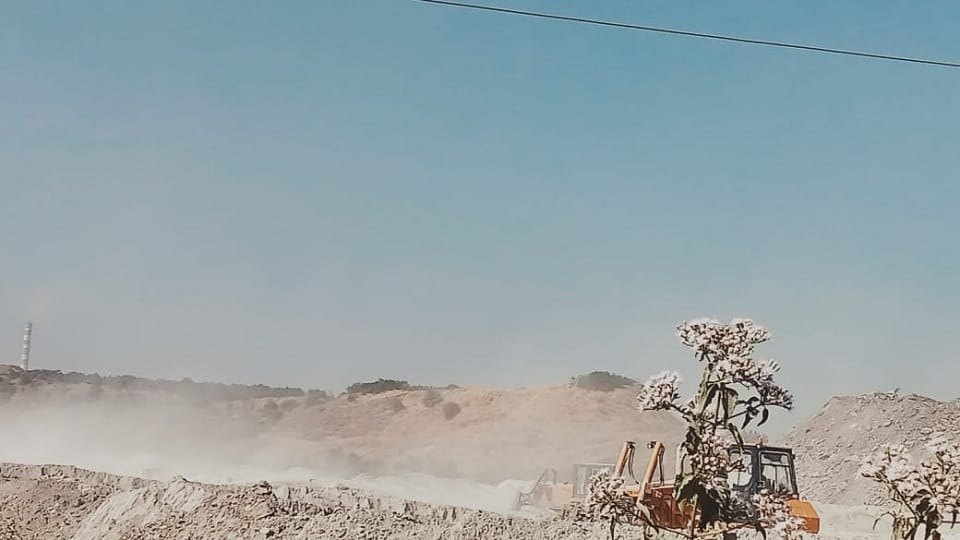 Industry management illegally dumping flyash on river bank