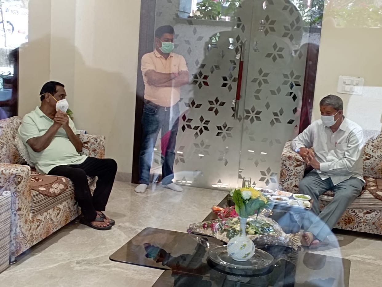 Uttarakhand Politics News Harish Rawat meet Congress MLA tilakraj Behad after discussion about joining BJP