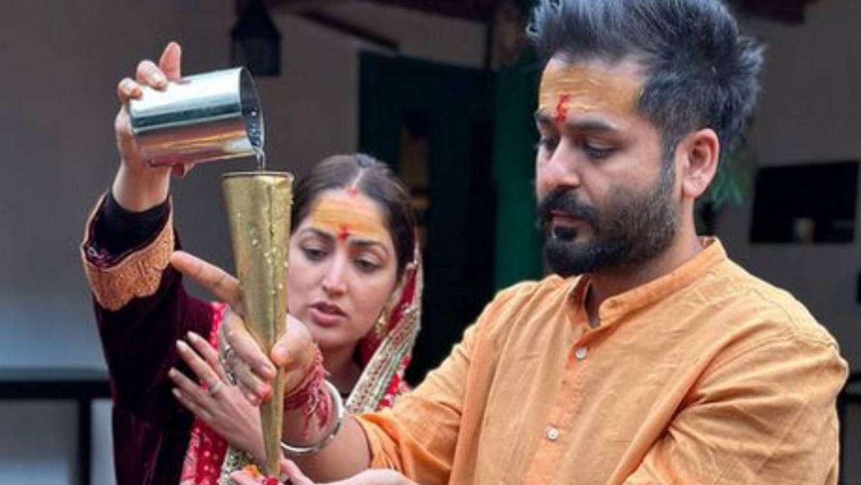 Yami Gautam and Aditya Dhar visit Mahadev Temple at Himachal pradesh photos goes viral