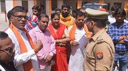 गोकशी में फंसे हिंदू महासभा के पदाधिकारी: एक गोकश जेल में बंद, कैसे हो गया वांछित; पुलिस के खुलासे पर सवाल accused of cow slaughter locked in jail then how did it become wanted Big question on police revelations