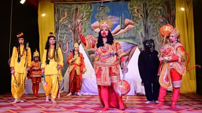 Ram-Hanuman will now speak English instead of Sanskrit in Delhi lal quila Ramlila